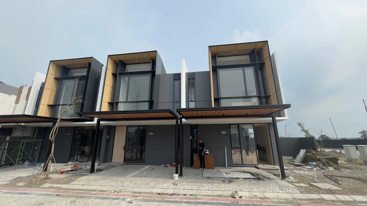 Facade ACP unit rumah Amega Westparc, Gresik