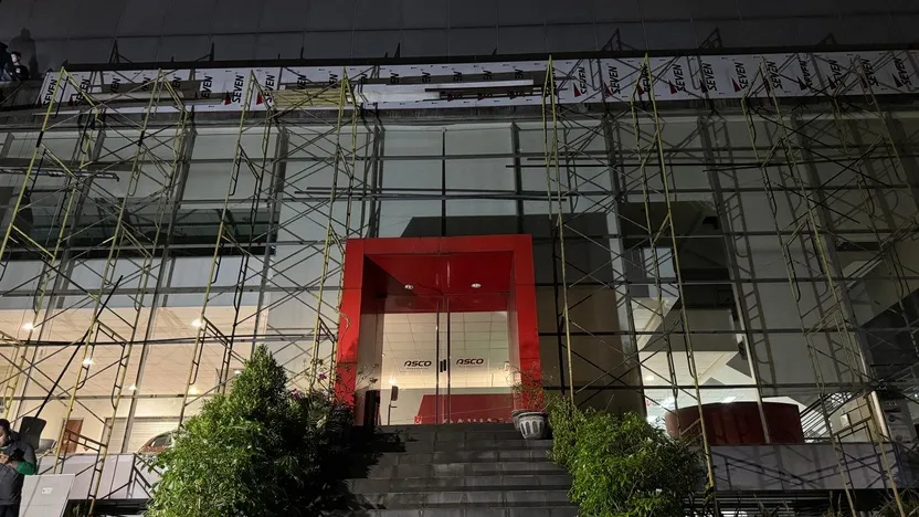 Gedung Daihatsu Jemursari, Surabaya dengan facade ACP