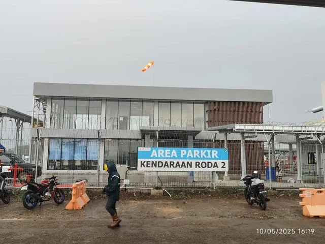 Tampak depan DPPU Bandara Internasional Dhoho, Kediri